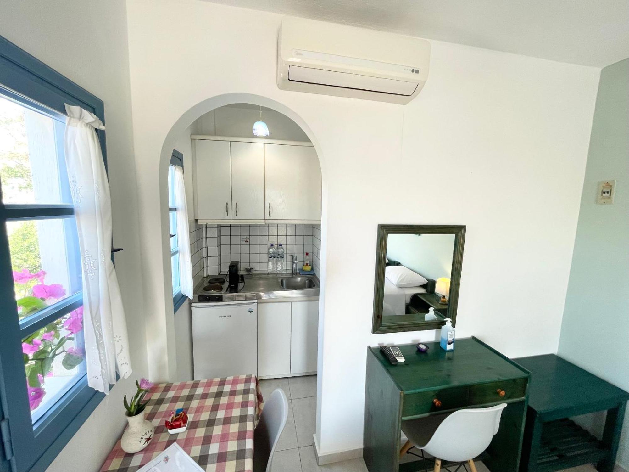 Asterias Mini Coastal Apartments Perivolos  Exterior photo