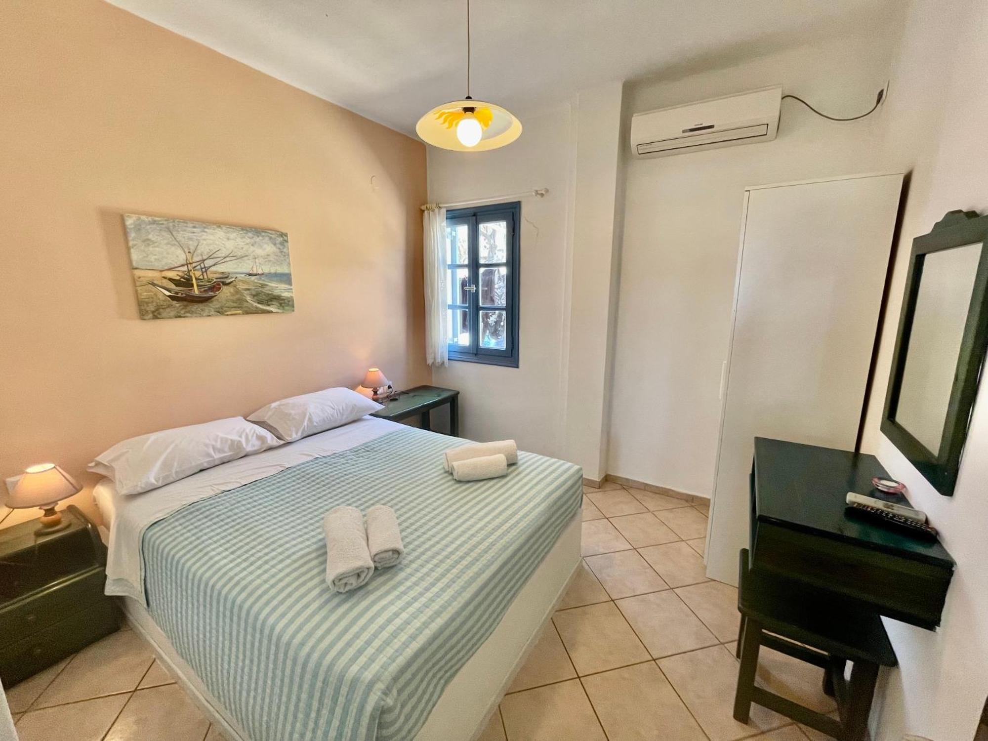 Asterias Mini Coastal Apartments Perivolos  Exterior photo