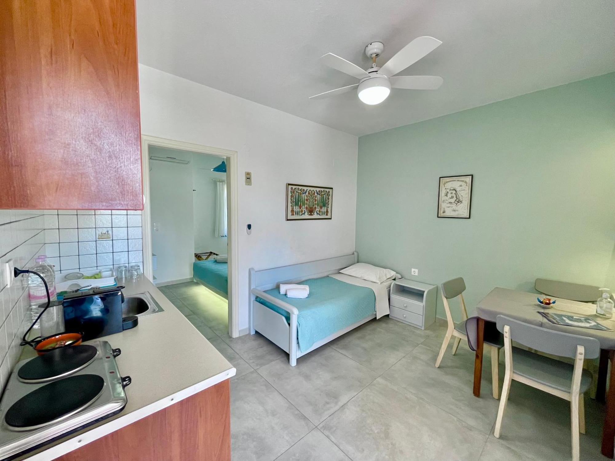 Asterias Mini Coastal Apartments Perivolos  Exterior photo